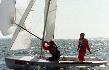 Μπεκατώρου-Τσουλφά «αγγίζουν» τη 1η θέση στο Ευρωπαϊκό Πρωτάθλημα Ιστιοπλοΐας