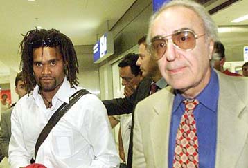 Από το μεσημέρι της Τρίτης στην Αθήνα ο Γάλλος σταρ του «Θρύλου»