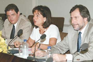 Απλουστεύουν οι διαδικασίες στις συναλλαγές πολιτών με τα υπ. Ναυτιλίας και Μεταφορών