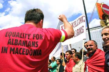 Κατέρρευσαν οι συνομιλίες στην ΠΓΔΜ – Νέο κύμα προσφύγων προς Κόσοβο