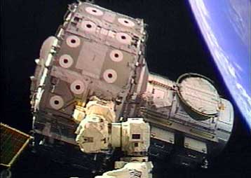 Εγκαινιάστηκε ο νέος θάλαμος αποσυμπίεσης του Διεθνούς Διαστημικού Σταθμού