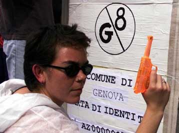 Ταχυδρομική βόμβα εξερράγη στη Γένοβα, τραυματίζοντας έναν αστυνομικό