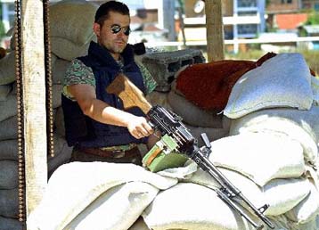 Σποραδικά πυρά στο Τέτοβο την ώρα που εντείνονται οι διαπραγματεύσεις