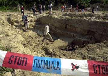 Αλλον έναν ομαδικό τάφο ανακάλυψαν οι Αρχές της Σερβίας