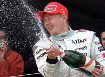 Στο πιο ψηλό σκαλί του βάθρου ο Μίκα Χάκινεν στο βρετανικό GP