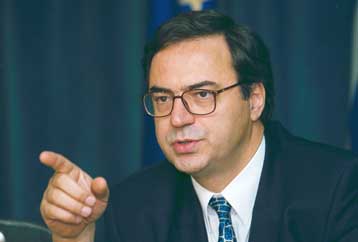 Αύξηση των επενδύσεων για δημιουργία νέων θέσεων εργασίας, ζητά από τους επιχειρηματίες ο ΥΠΑΝ