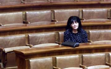 Βίζα έλαβε η σύζυγος του Μιλόσεβιτς για να τον επισκέπτεται