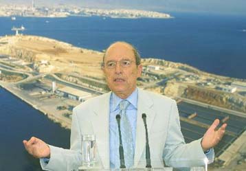 Οι σκιώδεις υπουργοί της ΝΔ θα μείνουν για πολύ ακόμη στη σκιά, υποστήριξε ο Κώστας Σημίτης