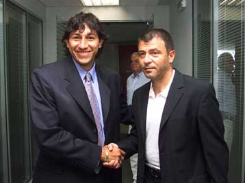 Τον κάπτεν της άμυνας του Ολυμπιακού, Χόρχε Μπερμούδες, παρουσίασε ο Σ.Κόκκαλης