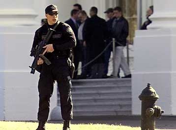 Ένα ύποπτο όχημα οδήγησε στην προσωρινή εκκένωση τμήματος του Λευκού Οίκου