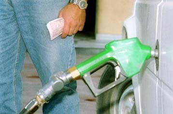 Ακριβαίνουν τα καύσιμα από τα μεσάνυχτα της Τετάρτης