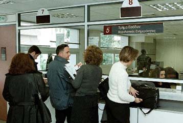 Το κίνητρο απόδοσης των εφοριακών επί τάπητος στη Βουλή