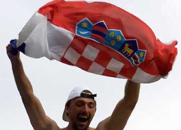 Η Κροατία ξεχνά την πολιτική κρίση και μεθά από τη νίκη του Ιβανίσεβιτς
