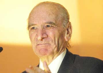 Αιφνίδια μεταφορά του Κώστα Χατζηχρήστου στο Ιατρικό Κέντρο