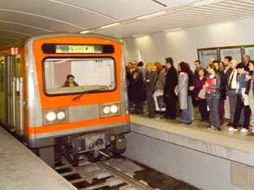 Εξάωρες στάσεις εργασίας σε μετρό και Ηλεκτρικό σιδηρόδρομο – Κανονικά οι πτήσεις της ΟΑ