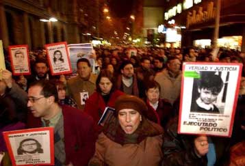 Διαδηλώσεις στο Σαντιάγο έπειτα από την απαλλακτική απόφαση του εφετείου για τον Πινοσέτ