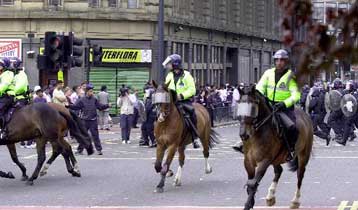 Συνεχίστηκαν οι φυλετικές συγκρούσεις στο Μπράντφορντ