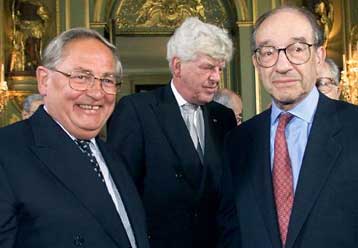 Το ισχυρό δολάριο πλήττει την αμερικανική οικονομία, εκτιμούν οι κεντρικοί τραπεζίτες της G10