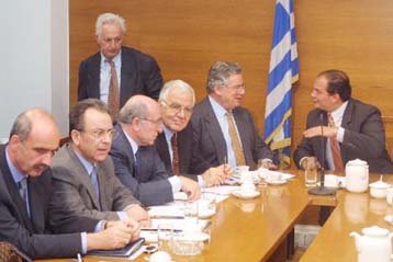 Μάχες παρασκηνίου στη Ρηγίλλης για μία θέση στη «σκιώδη» κυβέρνηση