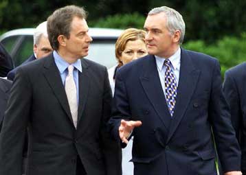 Συνομιλίες Μπλερ-Αχερν για την ειρηνευτική διαδικασία στη Β. Ιρλανδία