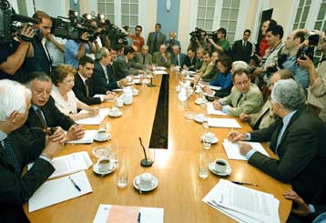 Κινητικότητα στη ΝΔ εν όψει της ψηφοφορίας για τη «σκιώδη» κυβέρνηση