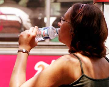 Καύσωνας μέχρι την Πέμπτη σε όλη τη χώρα