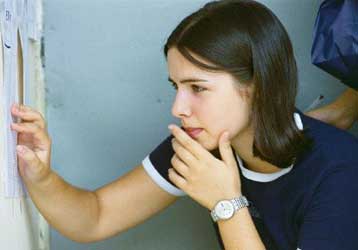 Πτώση έως και 2,5 μονάδες στις βάσεις για την εισαγωγή στα ΑΕΙ και ΤΕΙ