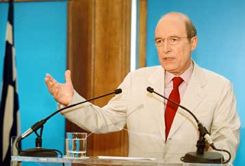 Μείωση των φορολογικών συντελεστών για εταιρείες και φυσικά πρόσωπα μελετά η κυβέρνηση