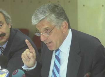 Δεν υπάρχει δημοσιονομικό πρόβλημα – Αλλοι οι λόγοι του δυσμενούς κλίματος, λέει ο ΥΠΕΘΟ