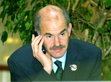 Για τις εξελίξεις στη Βαλκανική συζήτησαν Παπανδρέου και Πάουελ