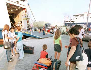 Αυξημένη η κίνηση στα εθνικά δίκτυα, στον ΟΣΕ, τα ΚΤΕΛ και το λιμάνι του Πειραιά
