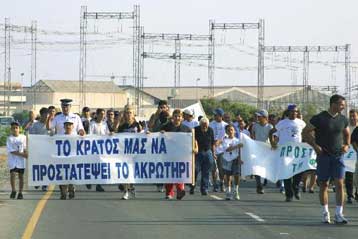 Στο μικροσκόπιο επιτροπής μπαίνει η επίμαχη κεραία στη βάση του Ακρωτηρίου