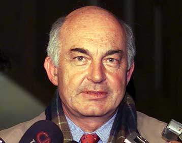 Επαφές Ντερβίς στην Ουάσινγκτον για τα δάνεια από ΔΝΤ και Παγκόσμια Τράπεζα