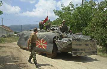 Σποραδικά πυρά παρά την κατάπαυση του πυρός στην ΠΓΔΜ