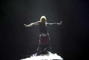 Αποθεώθηκε η Μαντόνα από 16.000 θαυμαστές της στο Λονδίνο