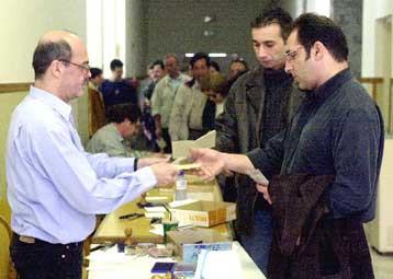 Με ειδικές κάρτες θα ψηφίζουμε από τις δημοτικές εκλογές του 2002