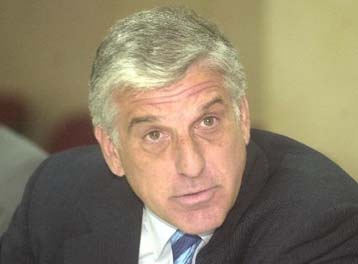 Αισιοδοξία για ελληνική οικονομία παρά την αναθεώρηση των προβλέψεων για ΑΕΠ