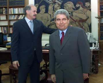 Συνάντηση εφ όλης της ύλης του προέδρου της κυπριακής Βουλής με τον Γ.Παπανδρέου