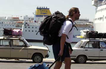 Αισιόδοξος ο Κ.Σημίτης για την τουριστική κίνηση – Επιφυλάξεις από τον ΣΕΤΕ