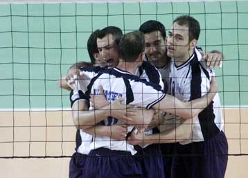 Τη 12άδα της Εθνικής βόλεϊ ανακοίνωσε ο Στέλιος Προσαλίκας