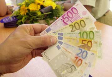 Ένας στους τέσσερις Έλληνες δεν γνωρίζει τίποτα για το ευρώ