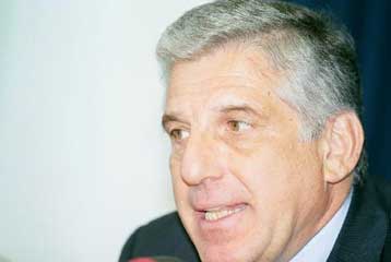 Δημόσια έσοδα και πληθωρισμός ανησυχούν το οικονομικό επιτελείο