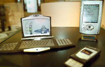 Ξεκινά η μάχη για τις άδειες κινητής τηλεφωνίας UMTS