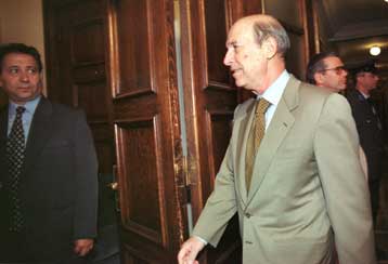 Παρεμβάσεις Σημίτη για την αποτροπή επιδείνωσης βασικών οικονομικών μεγεθών