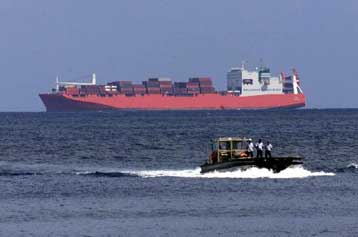 Με συνεργασία τριών κρατών προωθείται λύση στο πρόβλημα των προσφύγων του Tampa