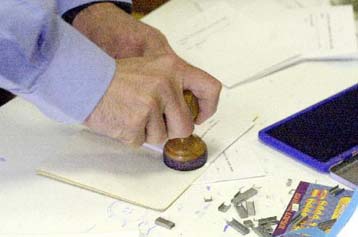 Με ατομικό αριθμό θα αντικατασταθούν τα εκλογικά βιβλιάρια, ανακοίνωσε η Β.Παπανδρέου