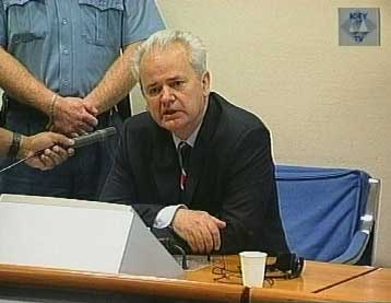 Στο εδώλιο και πάλι ο Σλόμπονταν Μιλόσεβιτς, που αντιμετωπίζει βαρύ κατηγορητήριο