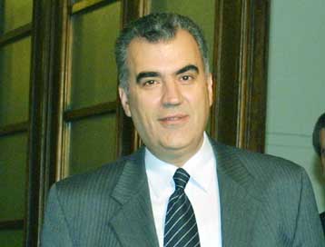 Αμετακίνητη στις θέσεις της θα παραμείνει η κυβέρνηση για το θέμα των ταυτοτήτων