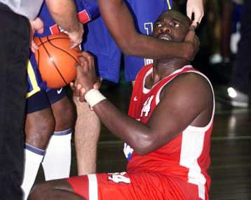 Διάστρεμμα υπέστη ο πάουερ φόργουορντ της ομάδας μπάσκετ του Ολυμπιακού Τζέιμς Φόρεστ