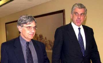 Σειρά επαφών του Γ.Παπαντωνίου για δαπάνες υπουργείων και οικονομική πολιτική του 2002